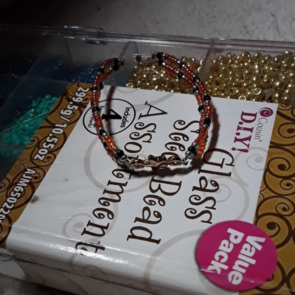 Glass bead bracelet (Harley Davidson colors)